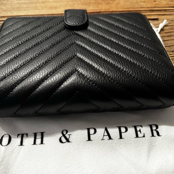 Cloth and paper Black Quilted Leather personal size planner - Picture 3 of 8